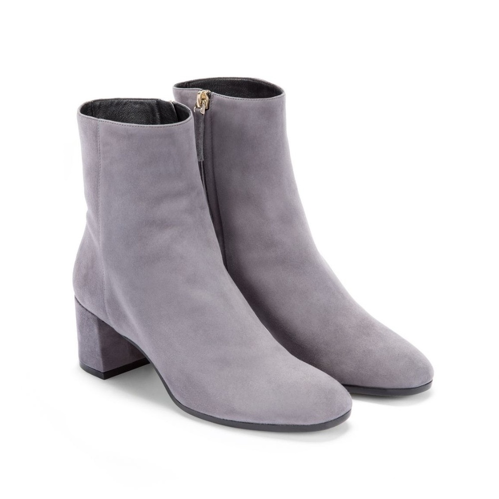 Versatile, stylish gray “Corsa” booties